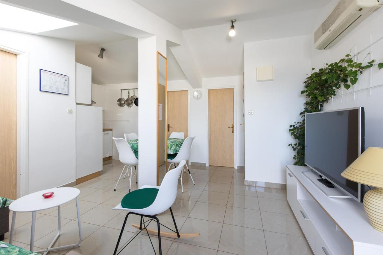Apartment & Rooms Ivica Krk Town Exterior photo