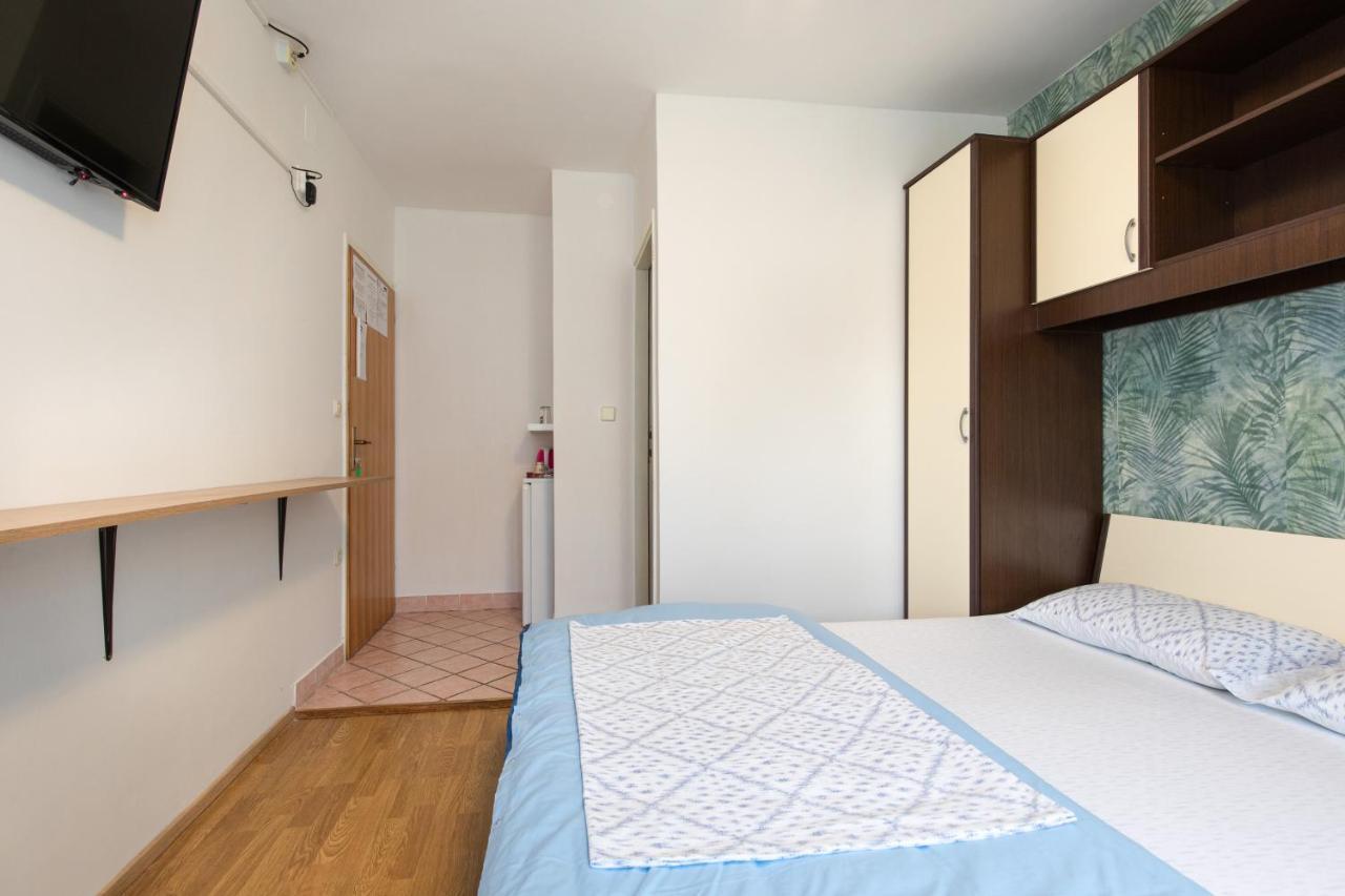 Apartment & Rooms Ivica Krk Town Exterior photo